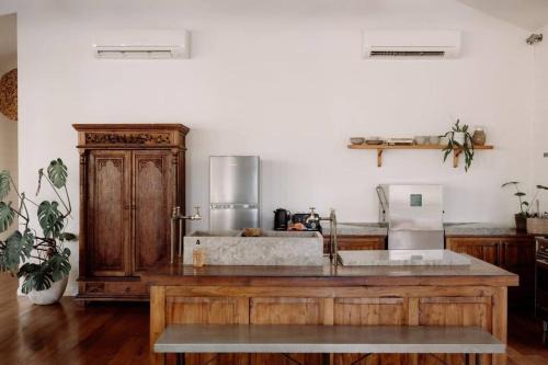 Lovedale Villa | Leaves & Fishes - Private group escape in the Hunter Valley