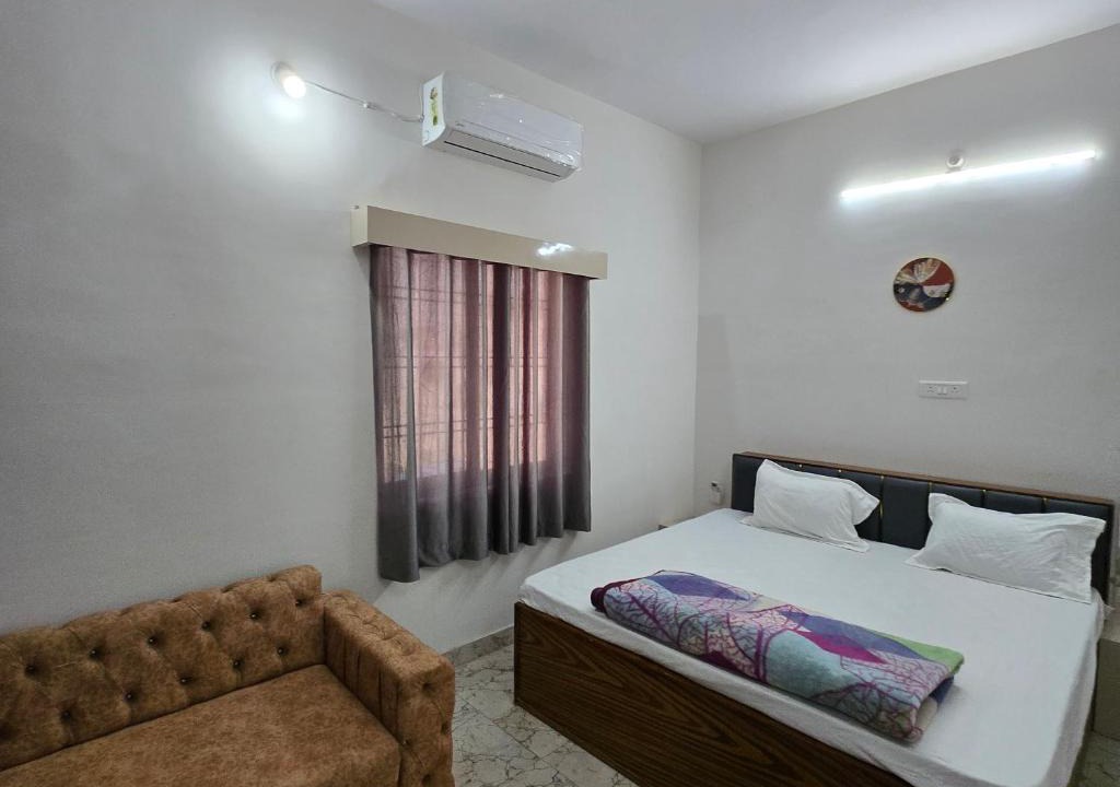 Jabalpur Apartment | Leela homestay - one Bedroom with kitchen