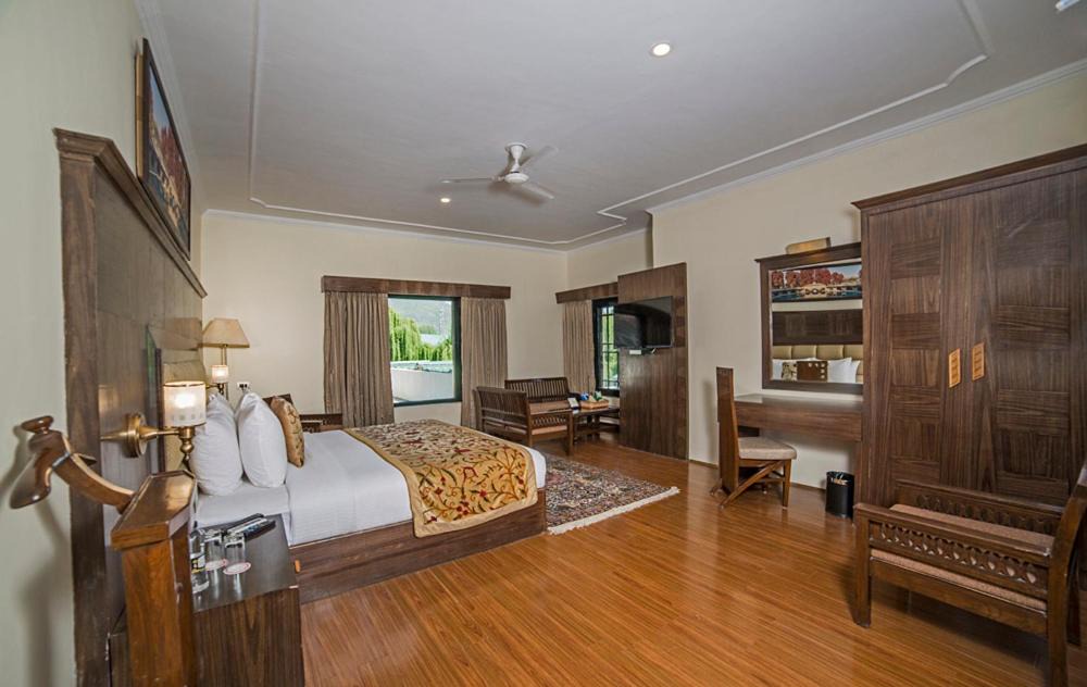 Srinagar Hotel | Lemon Tree Hotel Srinagar