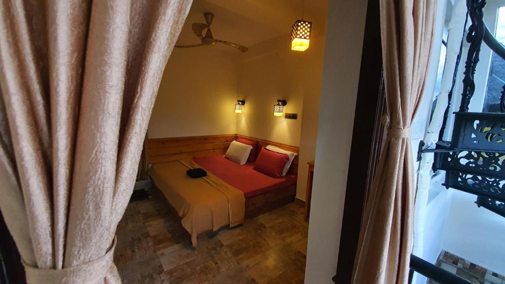 Mahabalipuram Beach Bed & Breakfast | Little Island (Beach Cafe & Guest House)