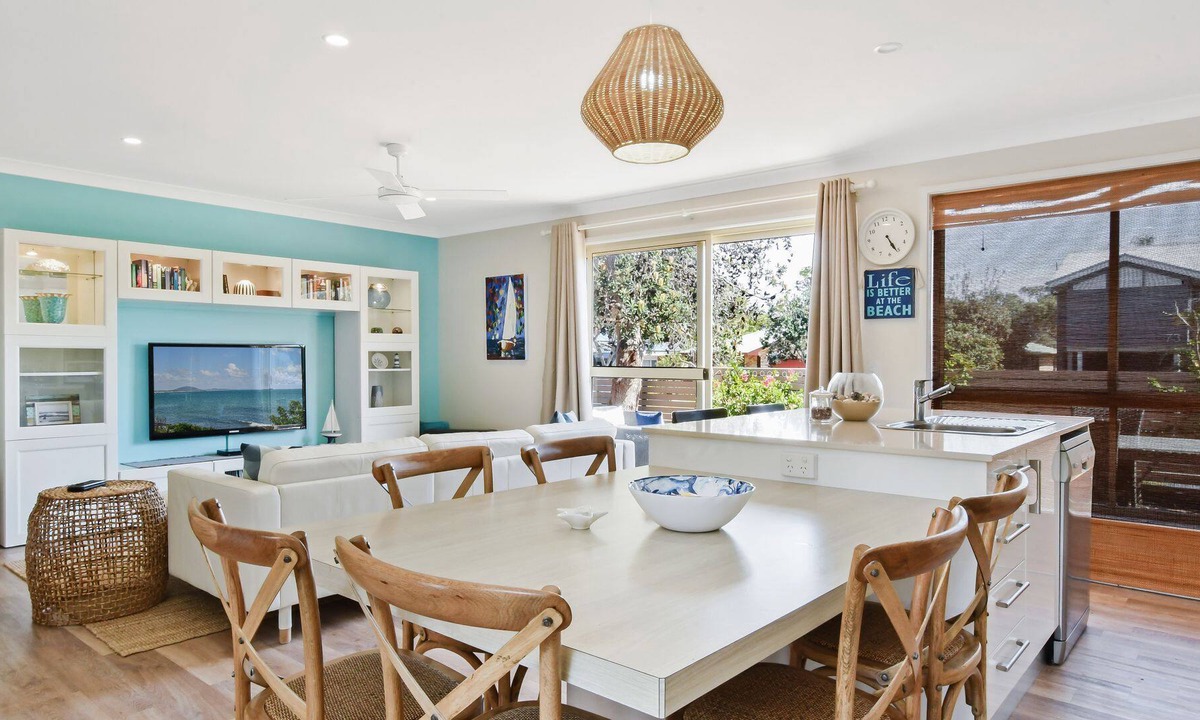 Boomerang Beach Villa | Little Plett - Location, Location, Location ( Convenience, Convenience, Convenience)