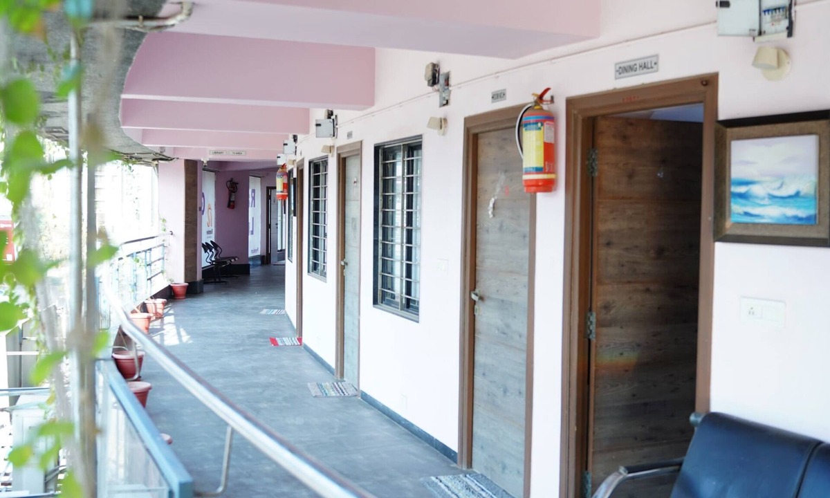 Gota Hostel | LIVZO - PINK HOUSE