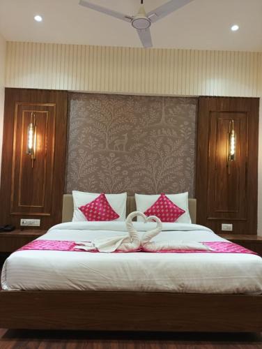 Mahmoorganj Hotel | Lotus feet inn