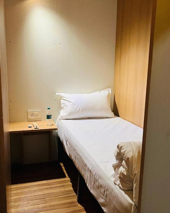 Madiwala Cabin | Lowfare Hotels Bengaluru