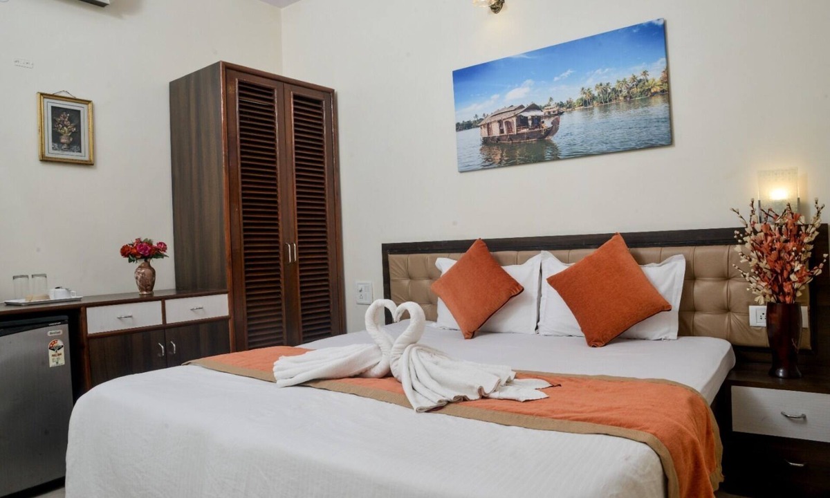 Cavelossim Hotel | Lucianas Beach Resort