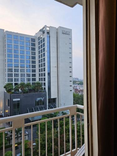 Gomti Nagar Hotel | LUSH STAYS x DLF Mypad