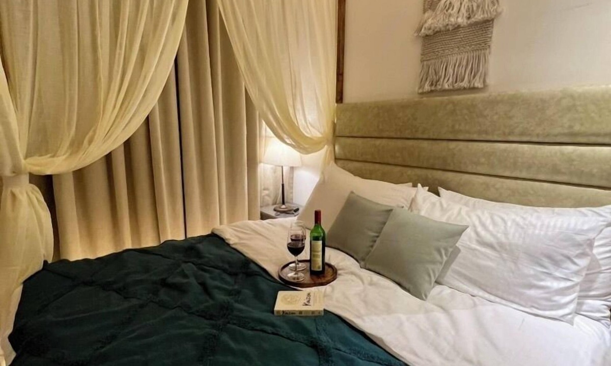 Gurugram Apartment | Luxe Urban Nest - Noir Haus