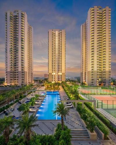 Gurugram Apartment | Luxurious 2-Bedroom Apartment with Shared Pool in Gurugram
