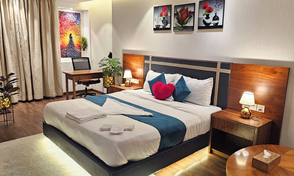 Gurugram Apartment | Luxurious, Comfy, Private Studio with Pool & Gym access | Long Stay | Gurgaon