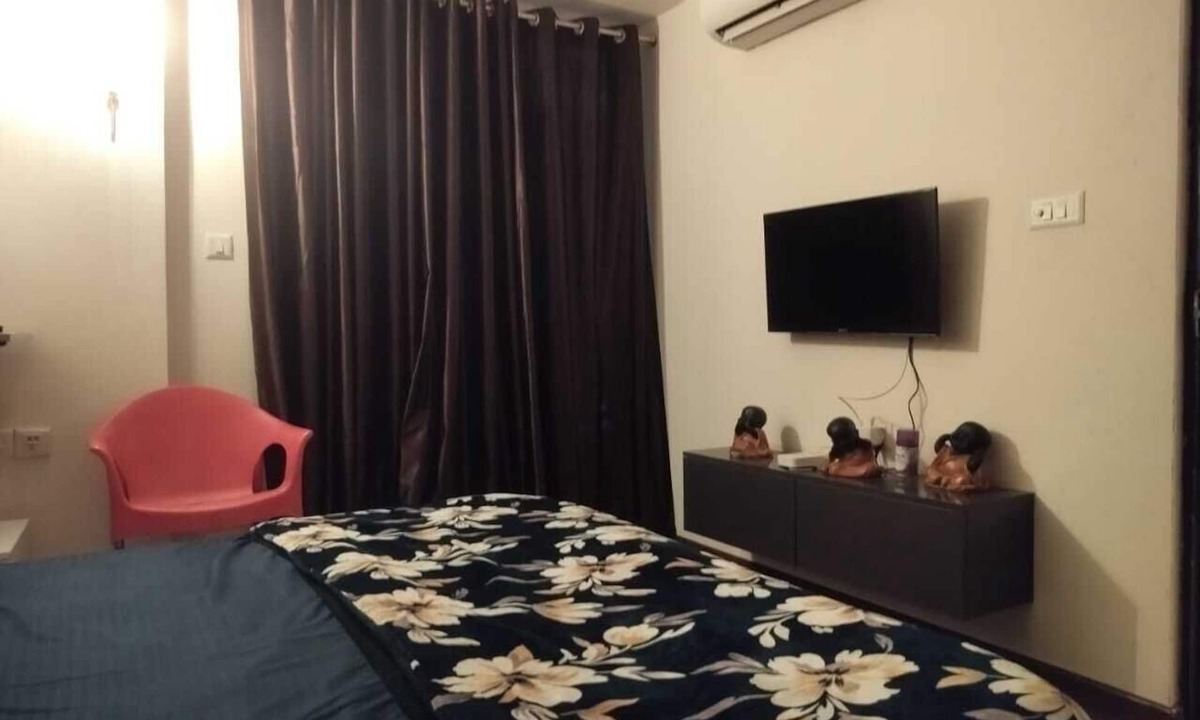 Gurugram Apartment | Luxury Comfort Meets Prime Location – 1BHK Apartment Near Airport & Metro