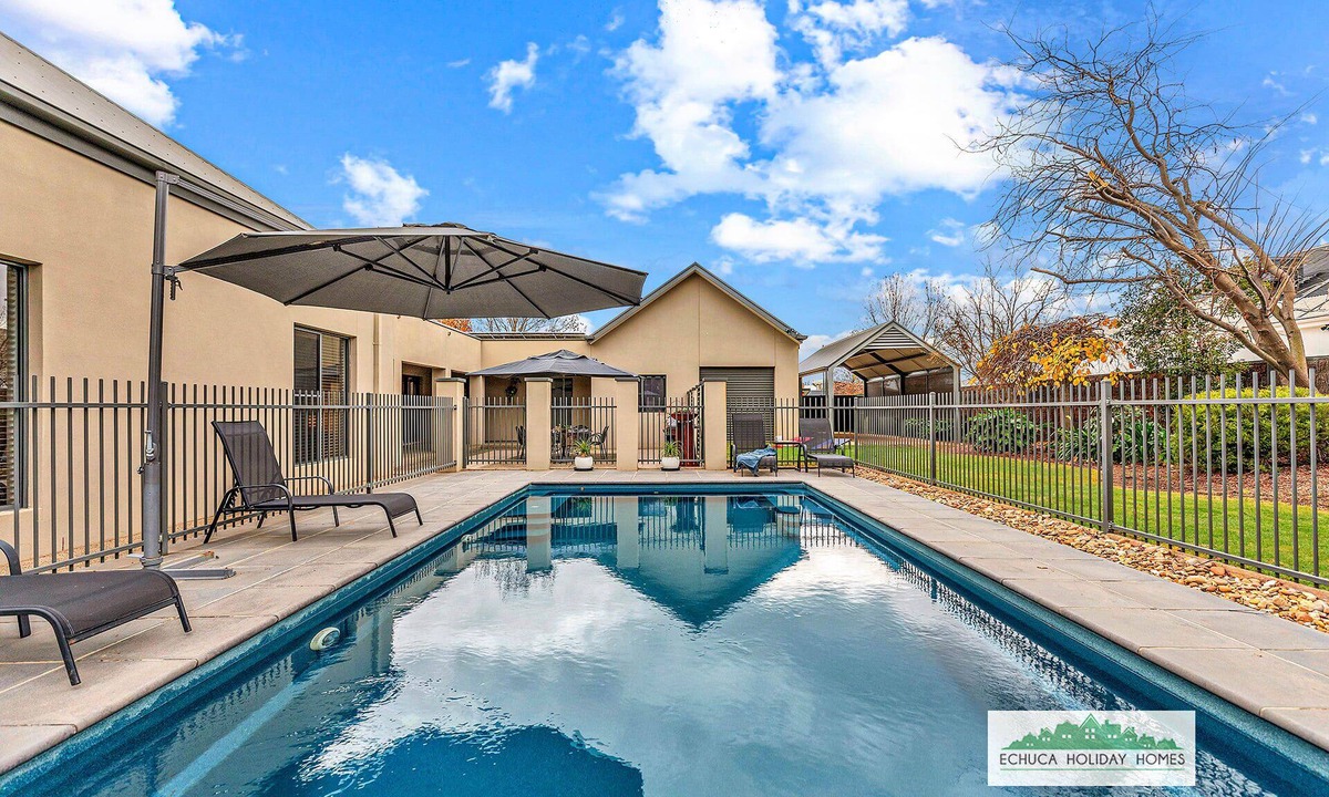 Moama House | Luxury Home with Pool | Murray River | 4BR