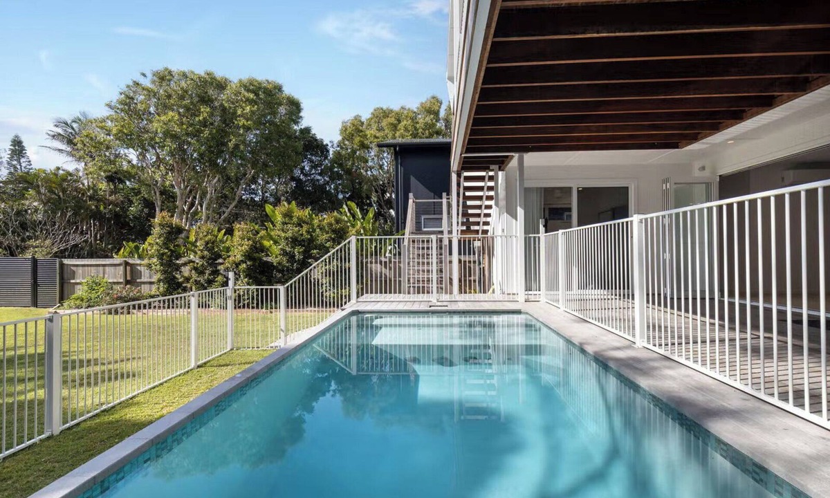 New Brighton House | Luxury Villas The Break (Beachfront + Heated Pool)