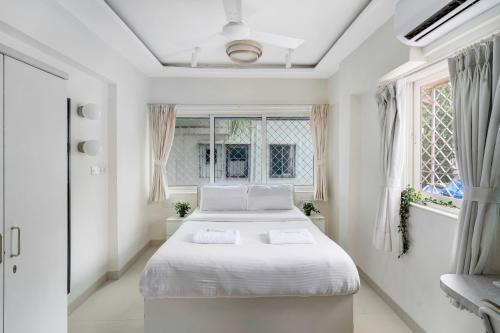 Ranwar Apartment | Lyon Studio in Bandra W by SquareOne Stays