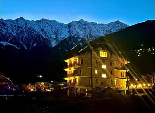 Manali Hotel | Manali Outdoor Retreat by Yatraverse