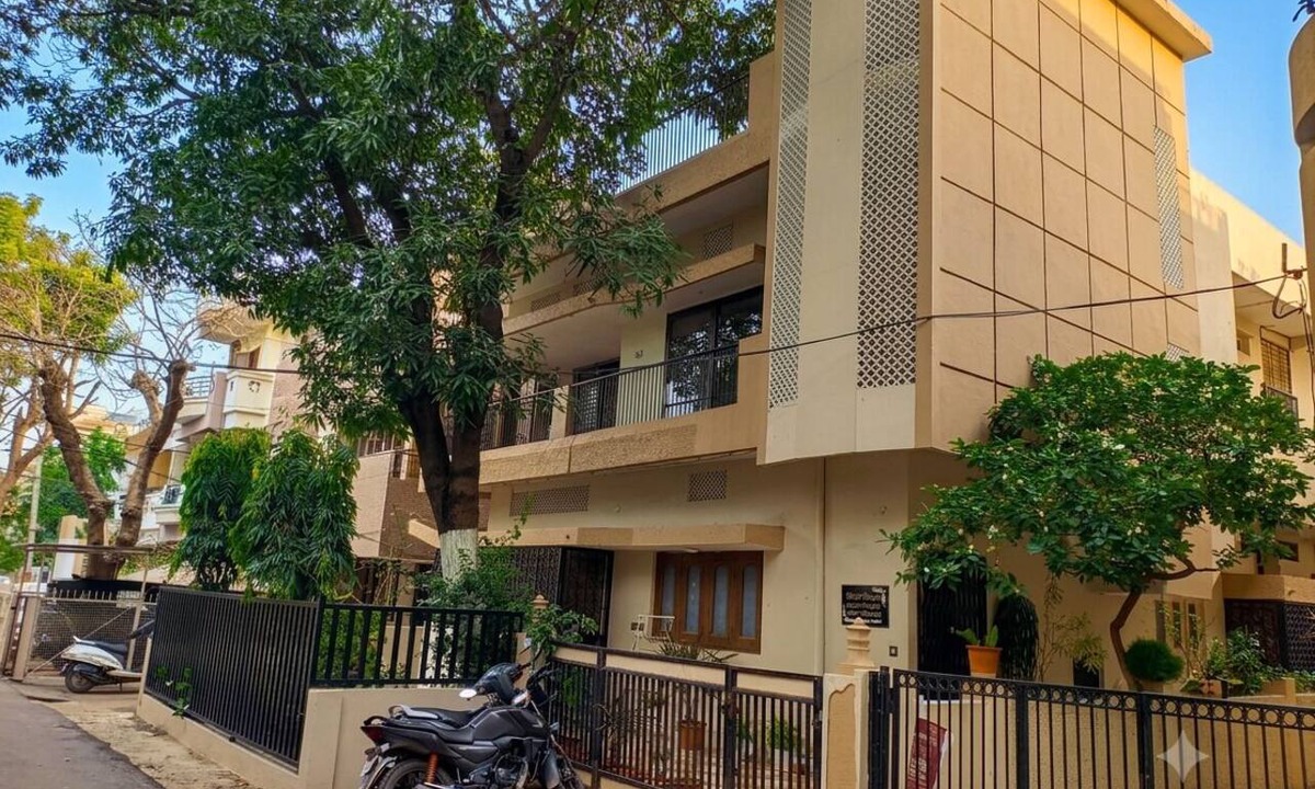 Ujjain Hotel | Mango Tree 3BHK Apartment