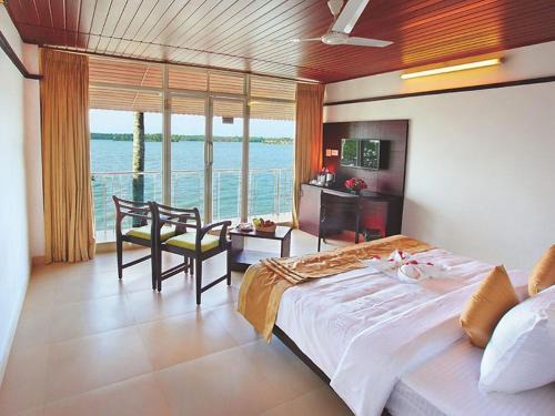 Kumbalam Resort | Mannath Ayur Island Resort