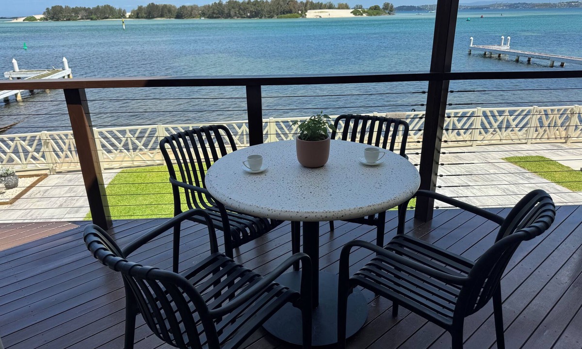 Marks Point Bed & Breakfast | Marks Point Water Front Retreat on Lake Macquarie w/kayaks, fisherman’s dream