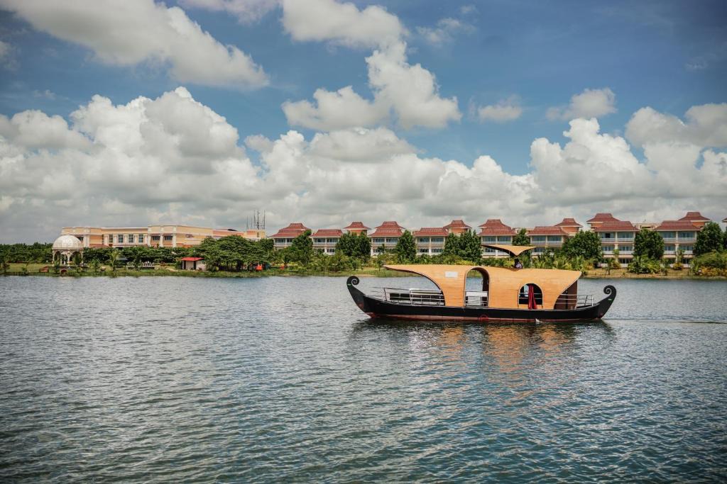 Raipur Hotel | MAYFAIR Lake Resort
