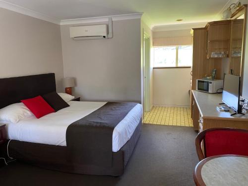 Warwick Hotel | McNevins Warwick Motel