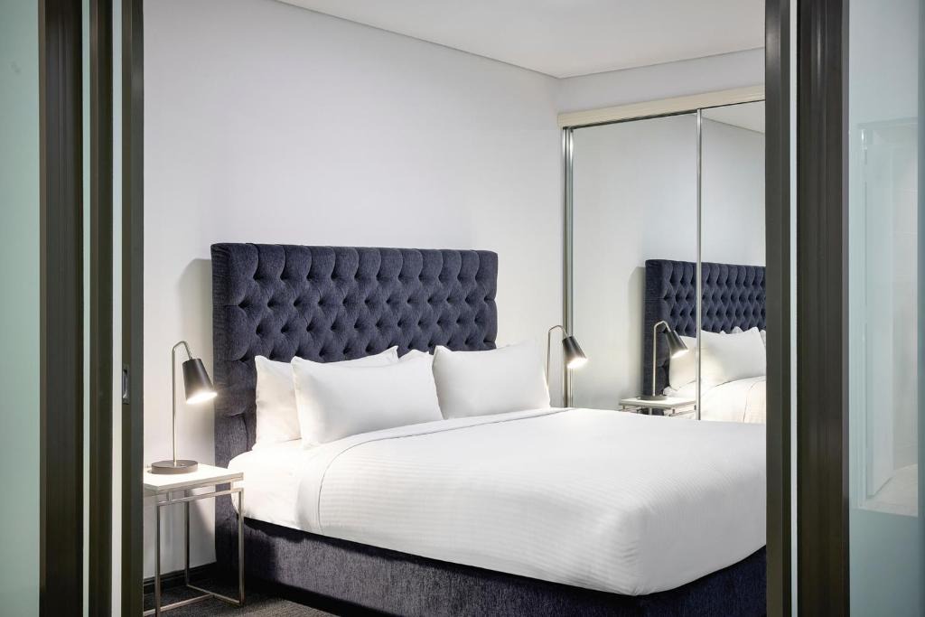 Haymarket Hotel | Meriton Suites Campbell Street, Sydney