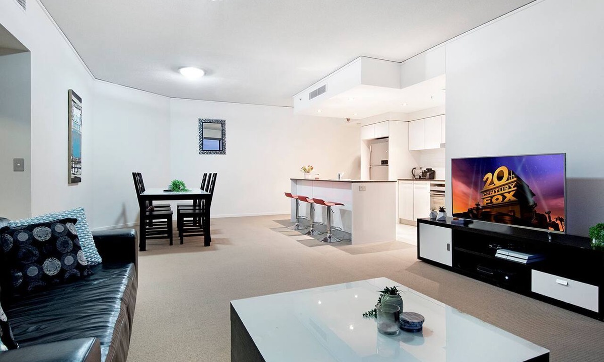 Broadbeach Apartment | Modern 2 Bedroom Apartment in Sierra Grand - CoastHM