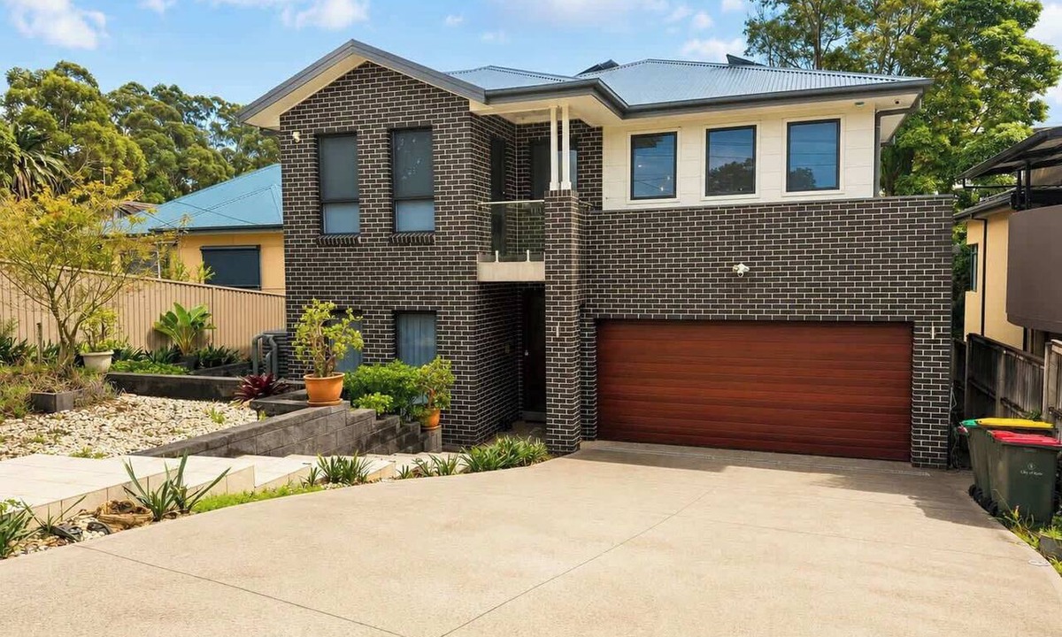 Ryde House | Modern 5 Bedroom Ryde Home - Sleeps 12, Fast Wi-Fi