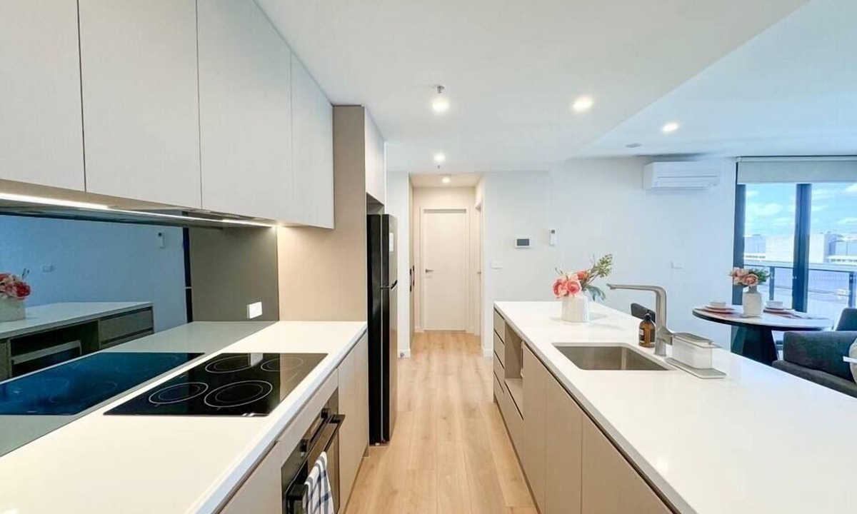 Phillip Apartment | Modern One-bedroom in Phillip with Parking