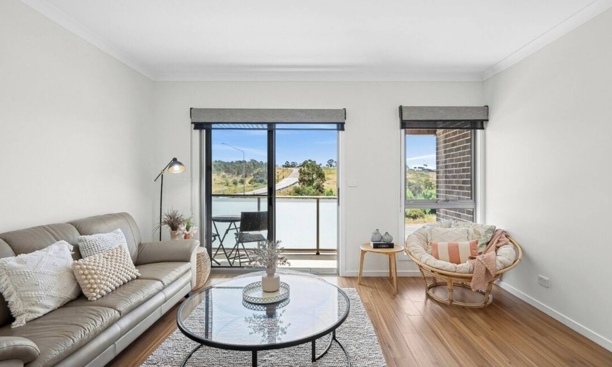 Wright House | Modern Townhouse in Wright with Mt Stromlo Views