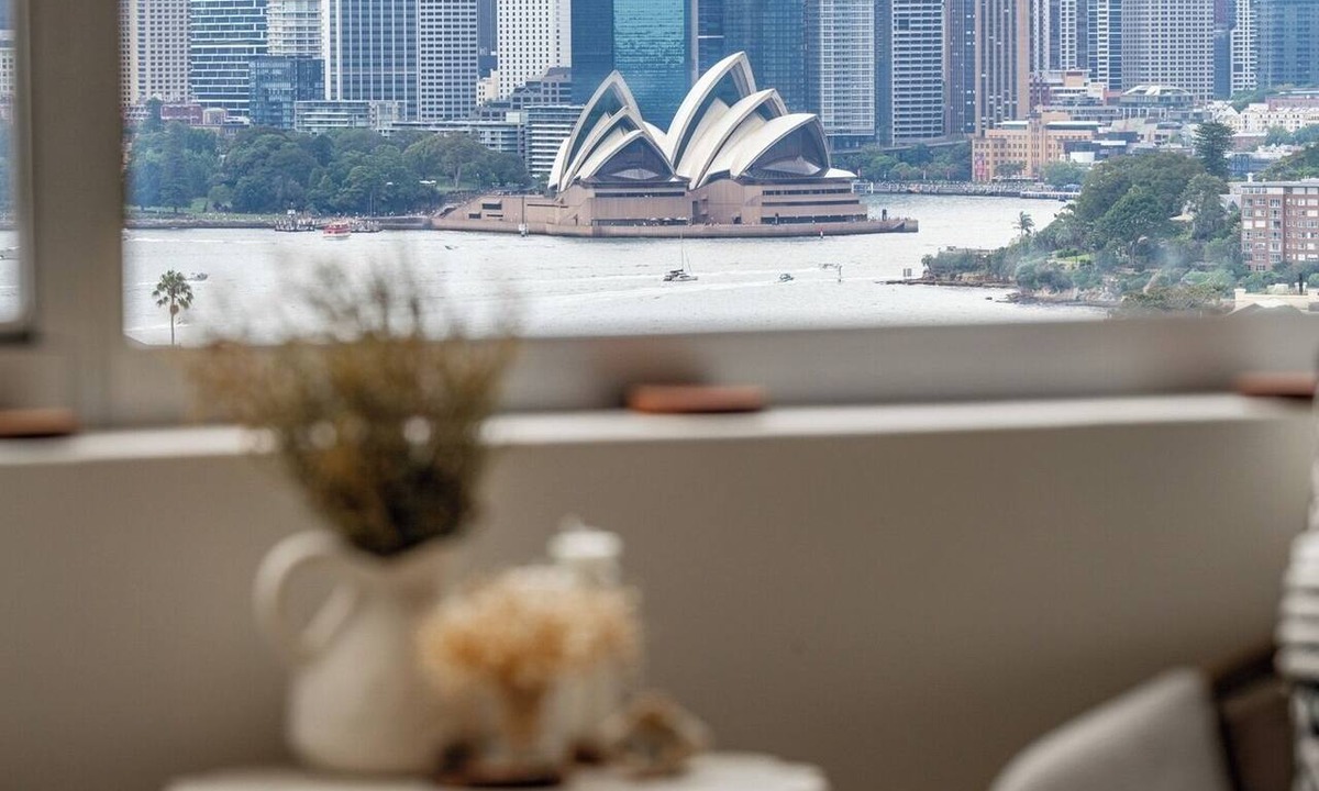 Mosman Apartment | Mosman | Stunning Opera and Bridge View | KozyGuru
