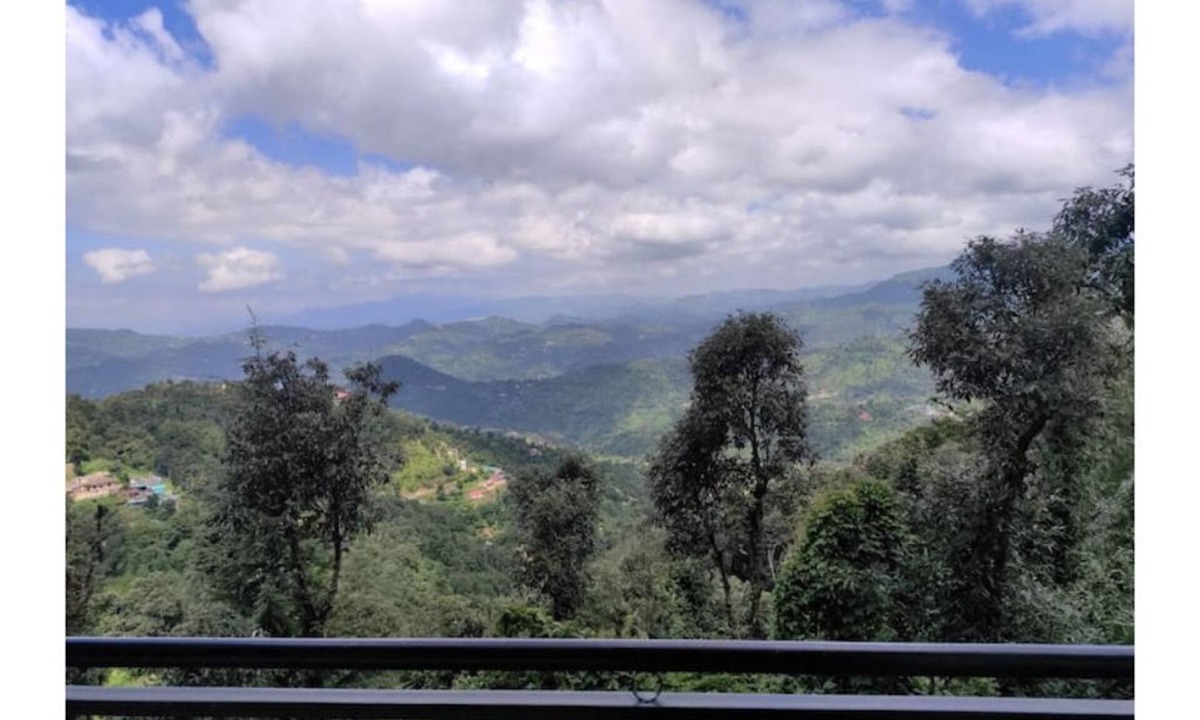 Shoghi Apartment | Mountain View Homestay! 6-10 guest |Wifi, Parking