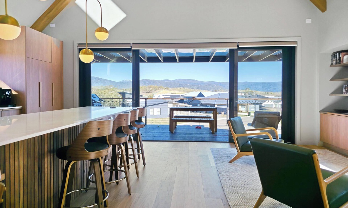 Jindabyne House | Mountain Views ~Balcony w BBQ ~ Elevator + Accessibility Friendly ~ Garage
