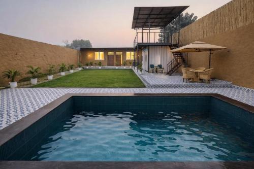 Faridabad Apartment | Mud Meadows - Peace and Tranquility 3br Farm
