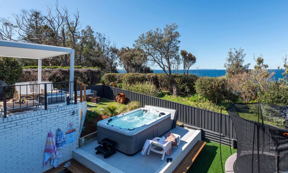 Mollymook Beach House | Myth On Mollymook Mountain - Bannister Pt - Spa & Games Room
