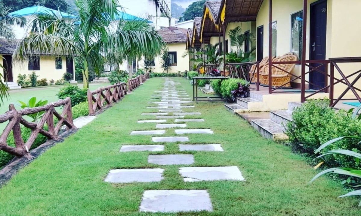 Paliyal Gaon Hotel | Nakshatra Resort