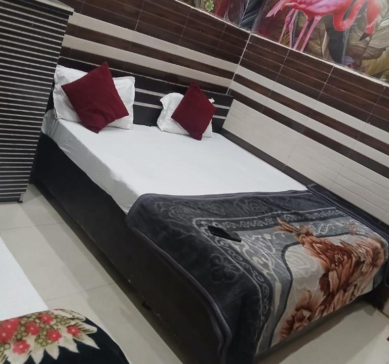 Vrindavan Hotel | New Gaytri place Near by Prem Mandir