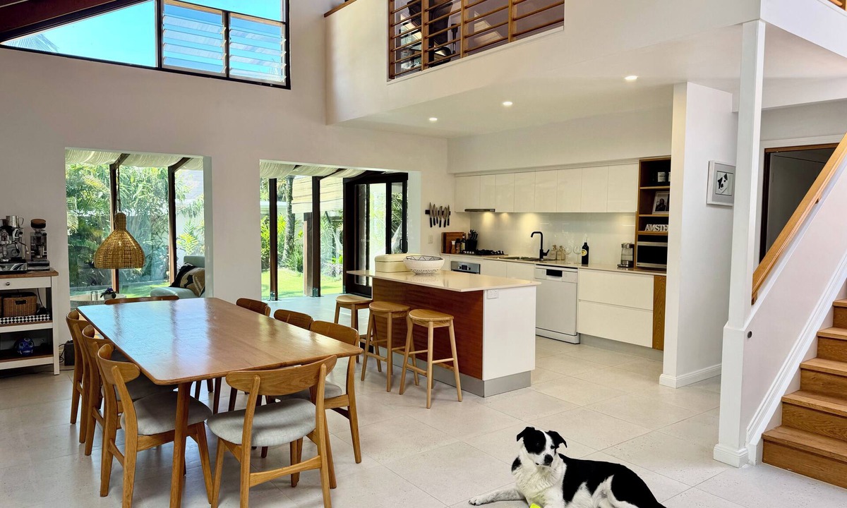 Emerald Beach House | NEW LISTING! Hide Emerald Beach – Walk to Beach Coastal Retreat