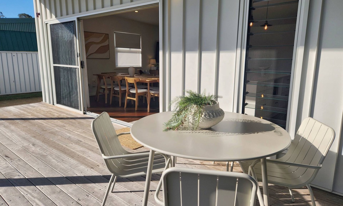 Tomakin House | Ocean Haze Beach House | Walk to Beach | Sleeps 8 | Family Friendly