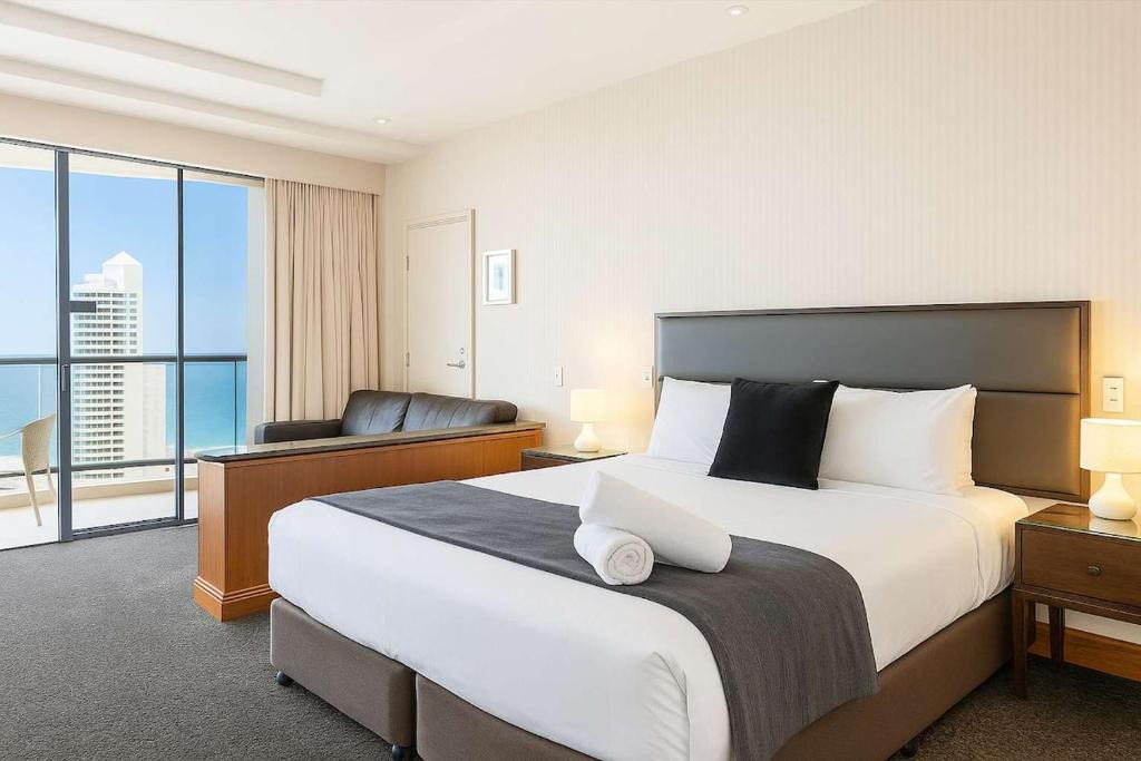 Surfers Paradise Hotel | Ocean View Studio Apartment Surfers Paradise - Free Parking