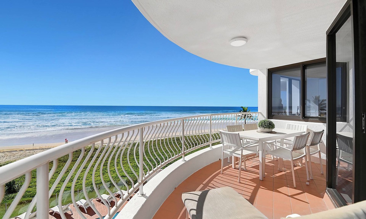 Mermaid Beach Apartment | Oceanfront Escape - SeaHaven on Albatross Avenue