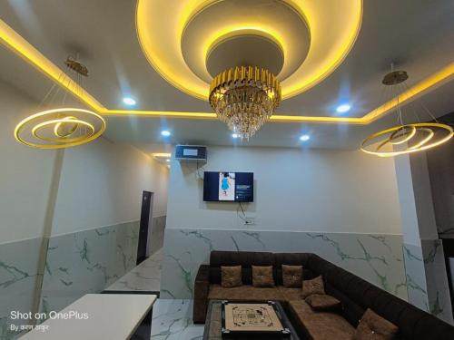 Vrindavan Hotel | Om Baikunth Dham