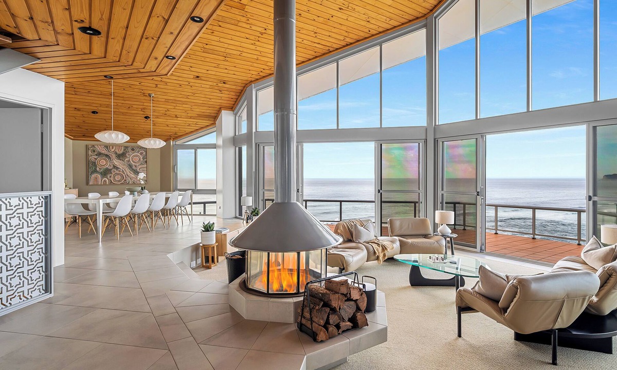 Forresters Beach House | "Opera by the Sea" – A Symphony of Sea & Pool