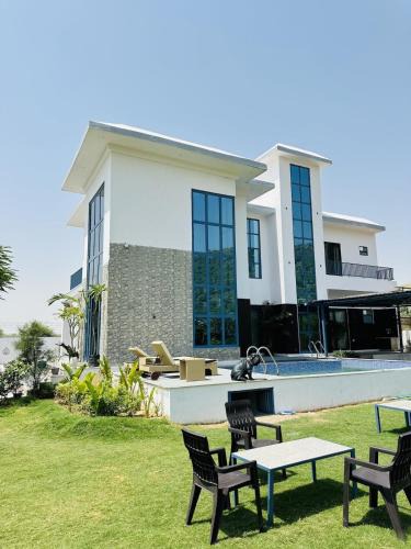 Jaipur District Bed & Breakfast | Orca Hill Villa