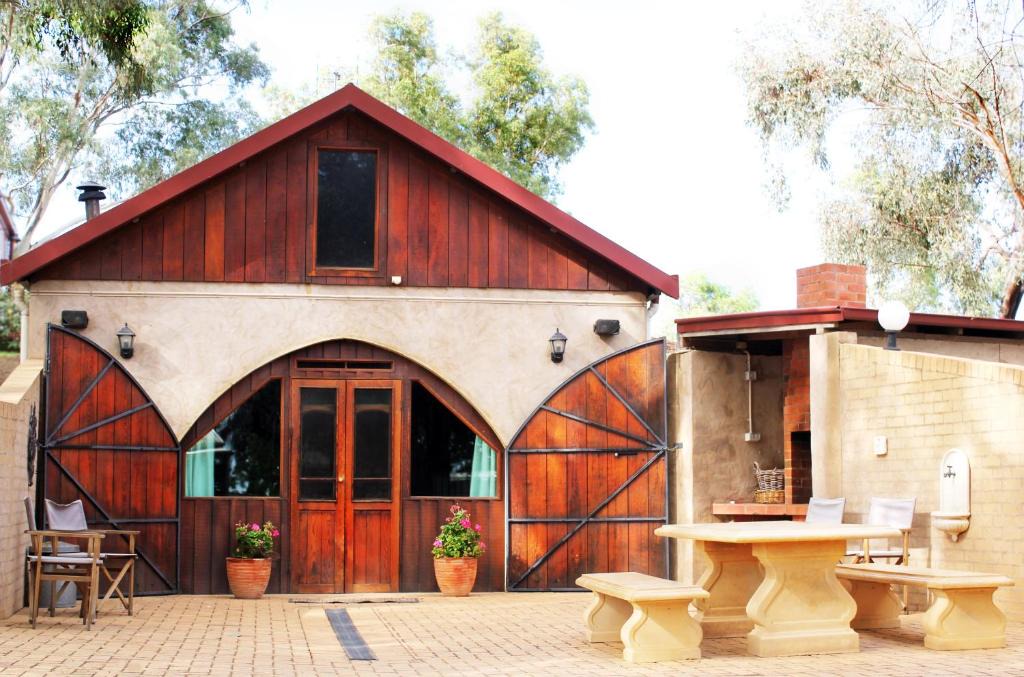 Dubbo House | Outback Cellar & Country Cottage