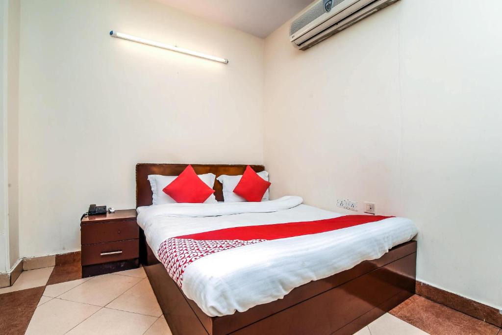 Serilingampally Hotel | OYO 14266 Flagship Serilingampally