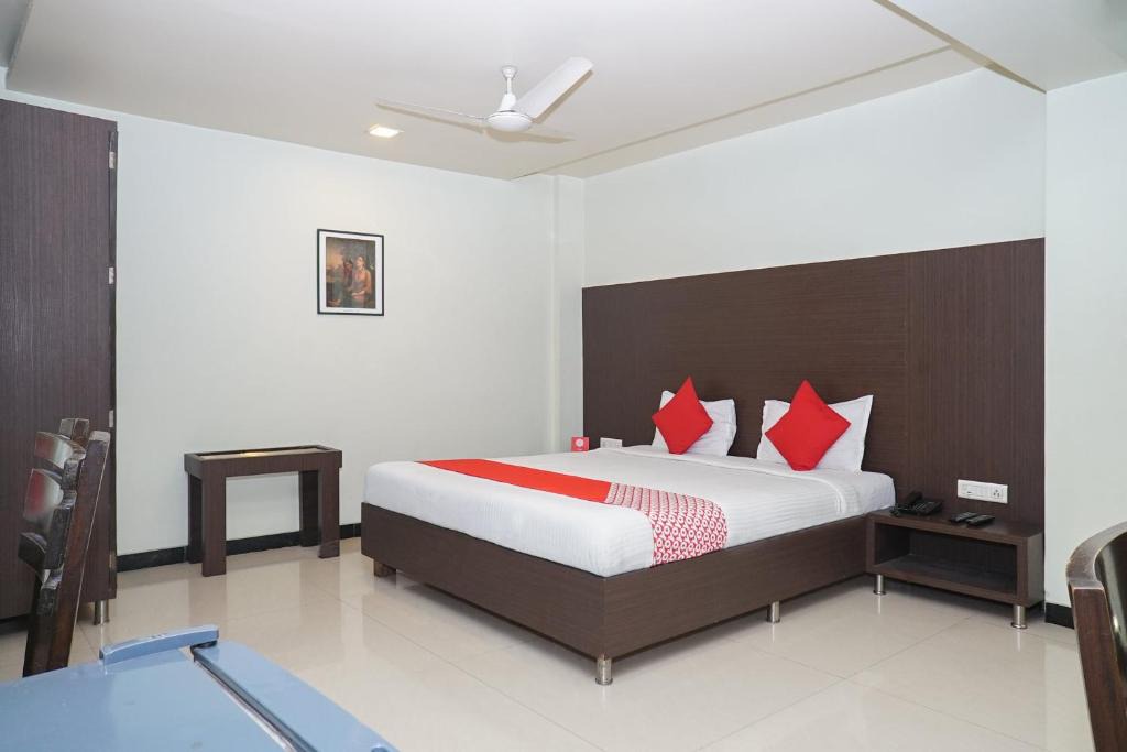 Central Pune Hotel | OYO 3452 Hotel Coconut Grove