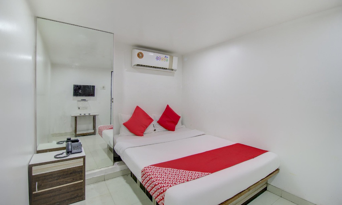 Wellington Pier Hotel | OYO 75262 Hotel Blue Light