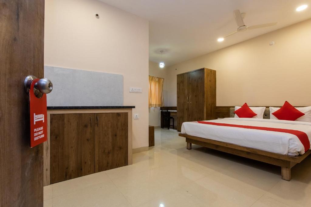 Phase 1 Hotel | OYO Flagship 77041 Cloud9 Apartment