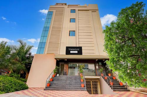 Gajuwaka Hotel | OYO Townhouse Gajuwaka Centre