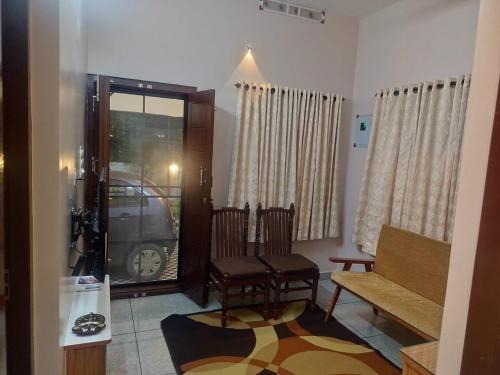 Kumbalam Apartment | PADUA HOMESTAY 2Bhk furnished 1AC,1 Non AC near Manorama