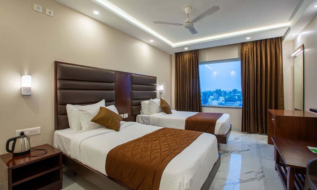 Lalgudi Hotel | PARKKAVAN TOWERS
